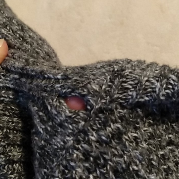 Hollister cold shoulder sweater - Picture 6 of 7